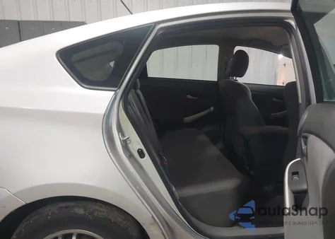 2010 Toyota Prius Iii z USA, uszkodzony, nr VIN JTDKN3DU1A0202047